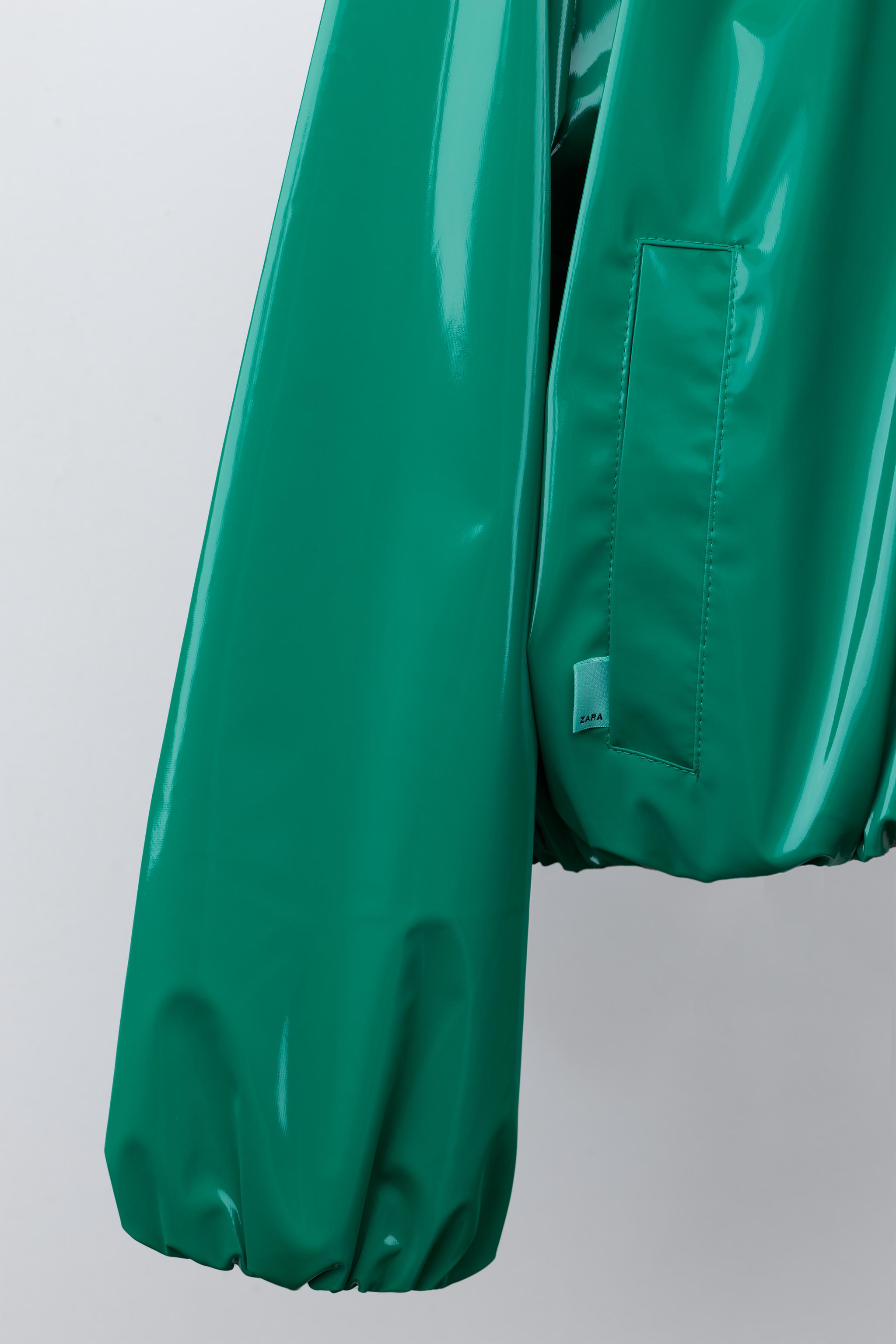SHINY WATER-RESISTANT RAINCOAT